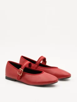 Spangenballerinas in Rot