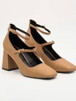 Spangenpumps in Hellbraun