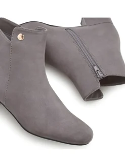 Stiefelette in hellgrau