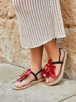 Zehensandalen in Schwarz/ Rot